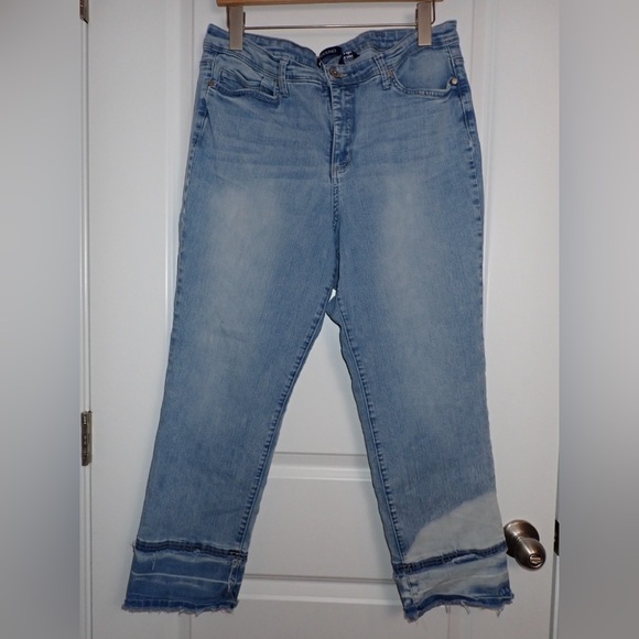 Bandolino Millie Ankle Women's Raw Hem Distressed Light Wash Jeans size 16 - Picture 1 of 9